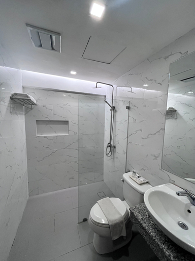 Bathroom 13