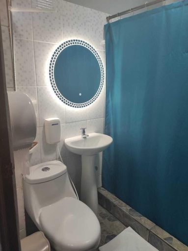 Bathroom 5, Kartagus Hotel, San Salvador