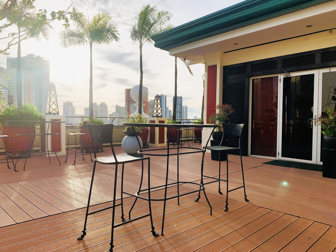 Exterior & Views 23