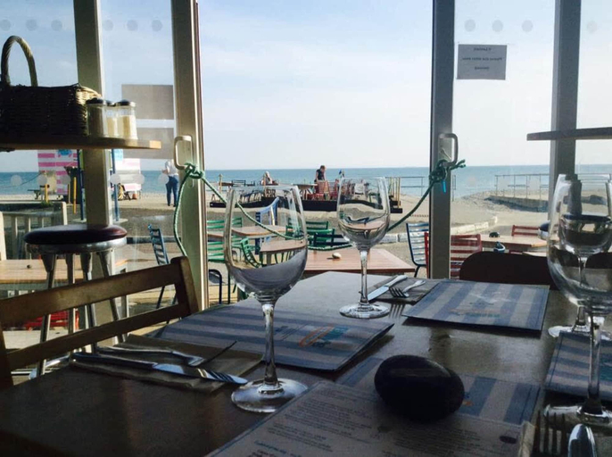 Food & Drinks, Designer Family Escape Hot Tub Steps to Beach, West Sussex