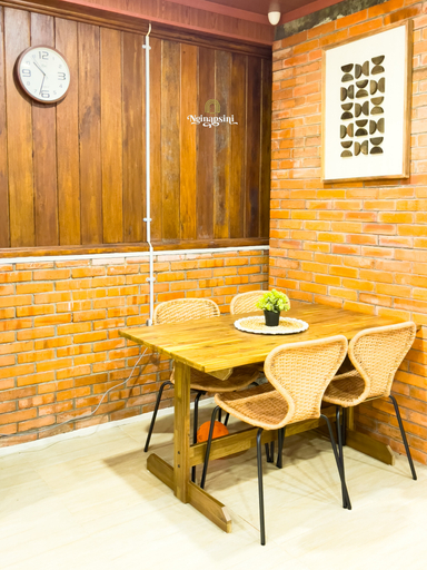 Dining Room 13