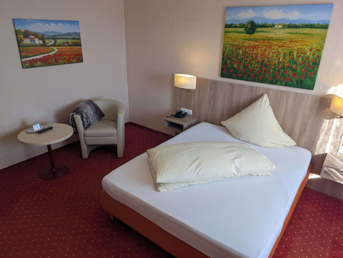 Bedroom 2, Stadthotel Augsburg, Augsburg
