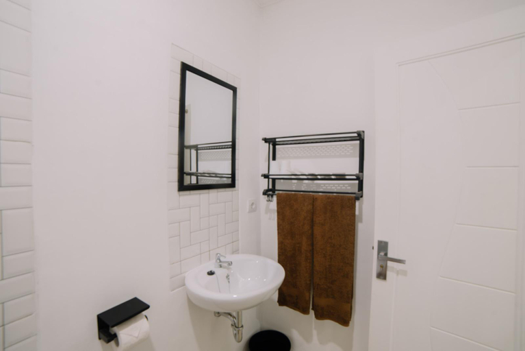 Bathroom 9