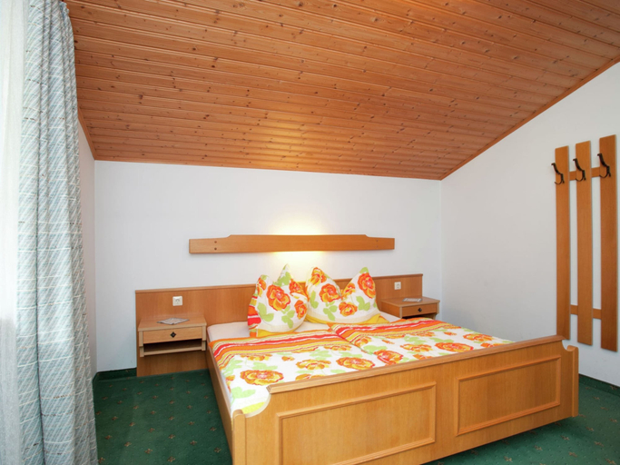 Bedroom 2, Apartment Near the ski Area in the Salzburg Region, Sankt Johann im Pongau