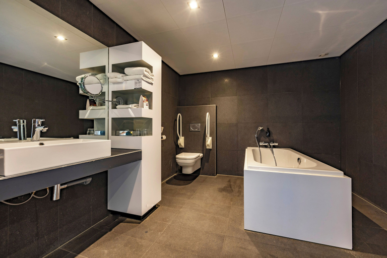 Bathroom 5, Fletcher Hotel - Restaurant Teugel Uden - Veghel, Uden