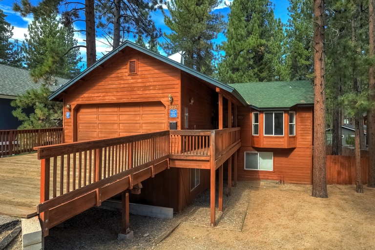 Montgomery Estates Bliss - Hot Tub, Pets, Family Fun!, El Dorado