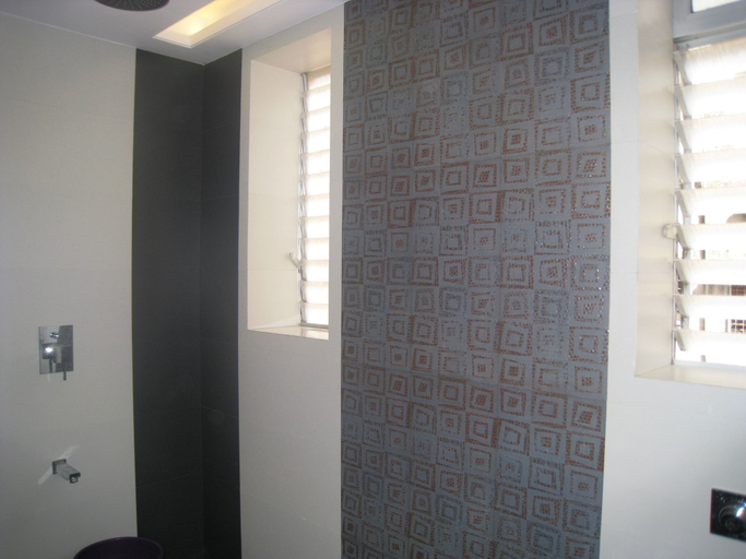 Bathroom 4, Pals Hotel, Mumbai City
