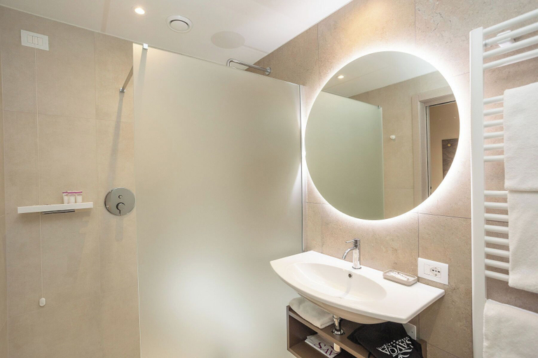 Bathroom 5, Hotel Savoia Thermae & Spa, Padua