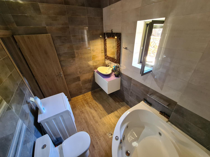 Bathroom 4, Leopolis Villas, Peloponnese