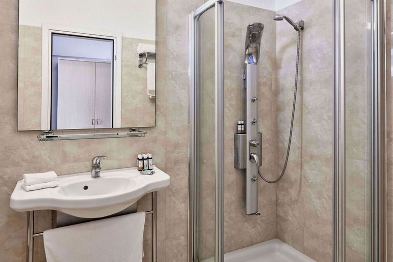 Bathroom 5, Lagos Mare Hotel, South Aegean