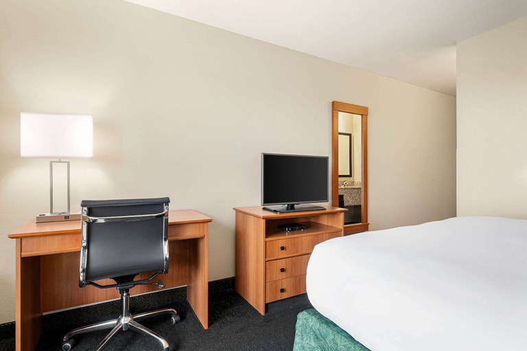 Bedroom 3, Baymont by Wyndham Fremont, Dodge