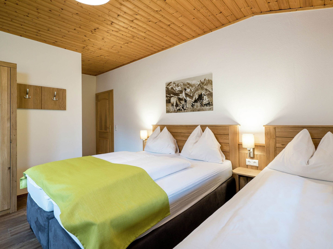 Bedroom 5, Apartment With Terrace, Zell am See