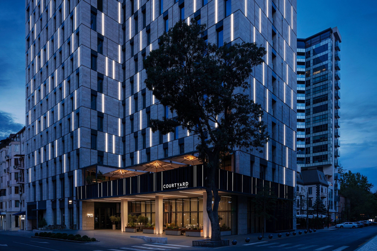 Exterior & Views