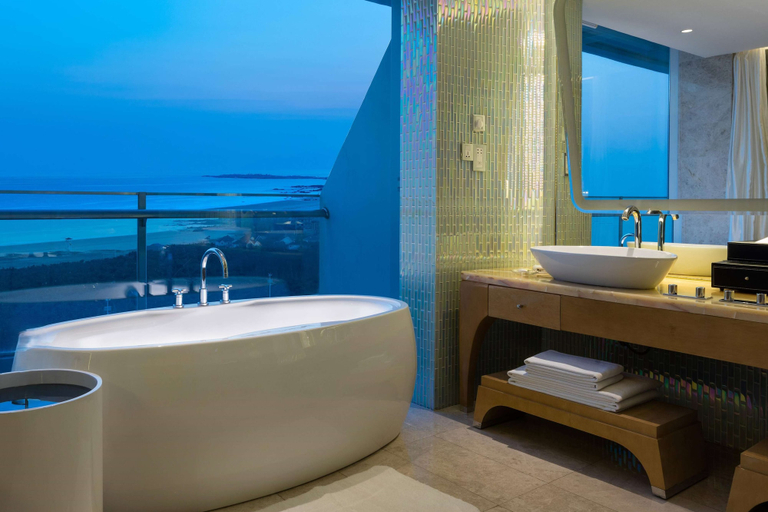 Bedroom 5, Wyndham Grand Qingdao, Qingdao