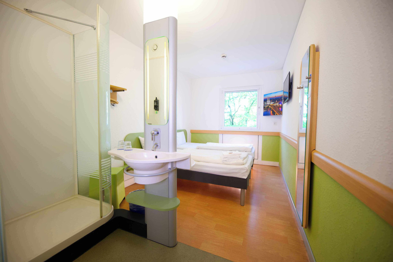 Bathroom 3, ibis budget Köln Messe, Köln