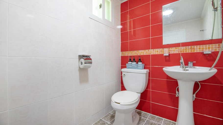 Bathroom 4, Gapyeong Haneulsup Spa Pension, Gapyeong
