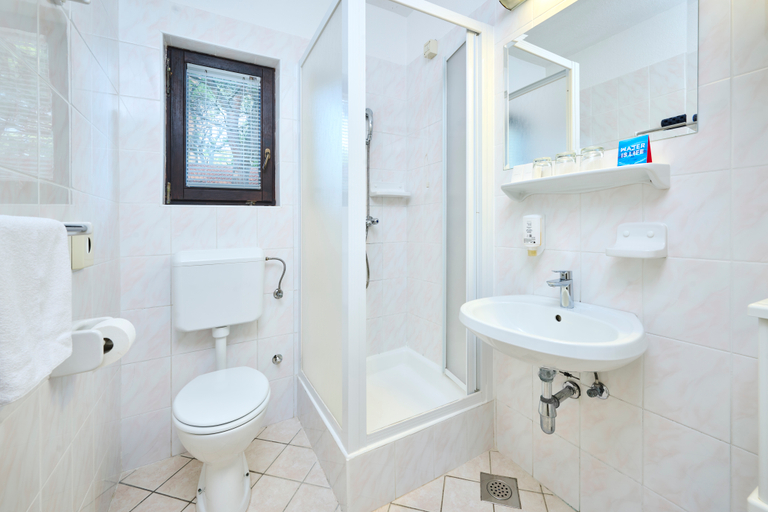 Bathroom, Apartments Galijot Plava Laguna, Poreč