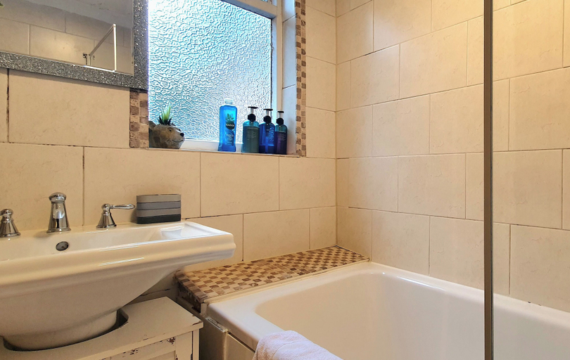Bathroom 4, Inviting 2-bed Cottage in Windsor, Slough