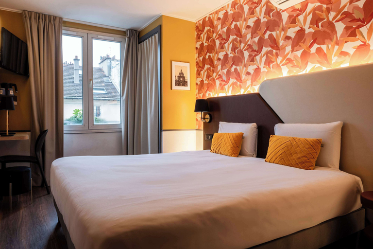 Bedroom 3, Hotel Kyriad Paris 10 Canal Saint Martin, Paris