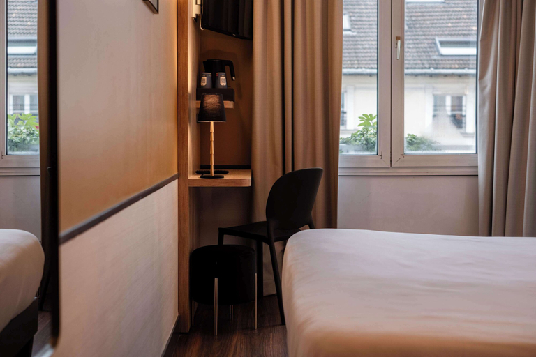 Bedroom 3, Hotel Kyriad Paris 10 Canal Saint Martin, Paris