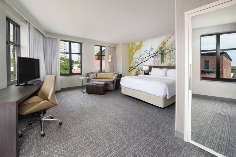 Bedroom 4, Courtyard by Marriott Richmond Downtown, Richmond