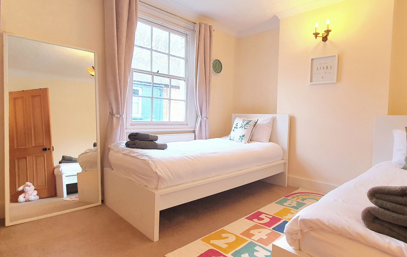 Bedroom 3, Inviting 2-bed Cottage in Windsor, Slough