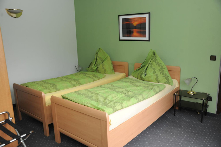 Bedroom 3, Pension Erlaa, Wien