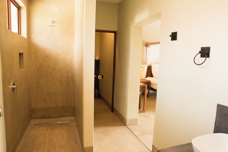 Bathroom 5, La Lechere Guest House, Mopani