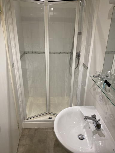 Bathroom 5, The New Inn Hotel, Gloucestershire