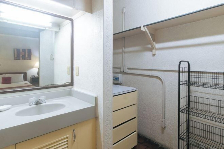 Bathroom 25
