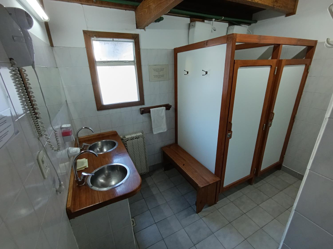 Bathroom 5, Patagonia Hostel, Lago Argentino