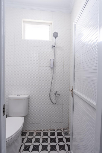 Bathroom 9