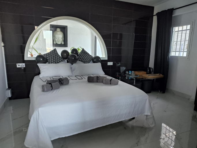 Others 5, Pinar Suites Habitaciones, Málaga
