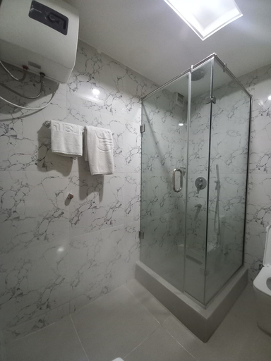 Bathroom 4, 3J's Hotels & Apartments, AbujaMun