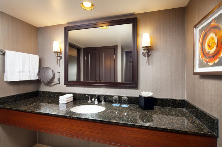 Bathroom 5, Sheraton Fairplex Suites & Conference Center, Los Angeles