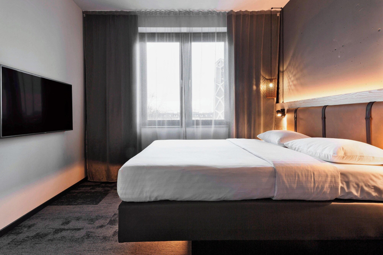 Bedroom 4, Moxy Duesseldorf South, Düsseldorf