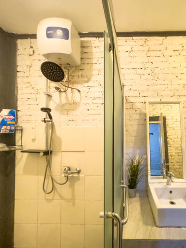 Bathroom 3, Brickstone by Nginapsini, Bogor