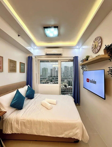 Condo Unit With Balcony in Manila, Pasay City