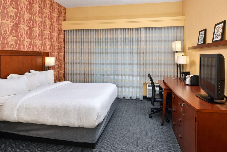 Bedroom 2, Courtyard by Marriott Detroit Utica, Macomb