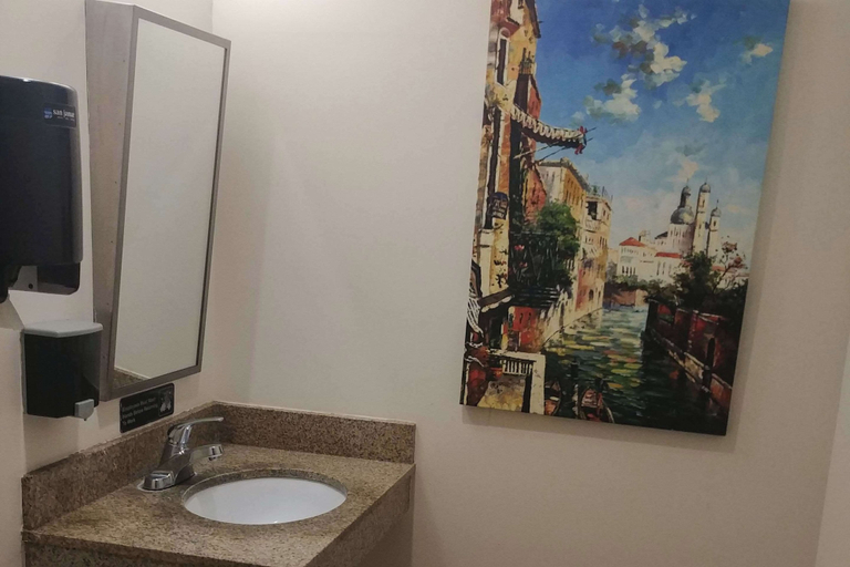 Bathroom, Econo Lodge Milldale - Southington, Hartford