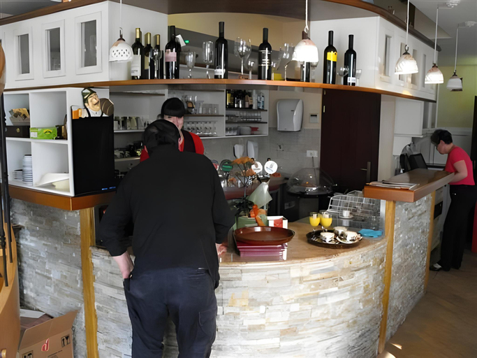 Food & Drinks 4, Motel Port, Koper