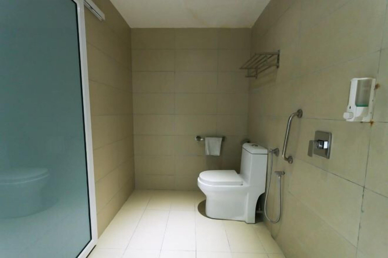 Bathroom 13