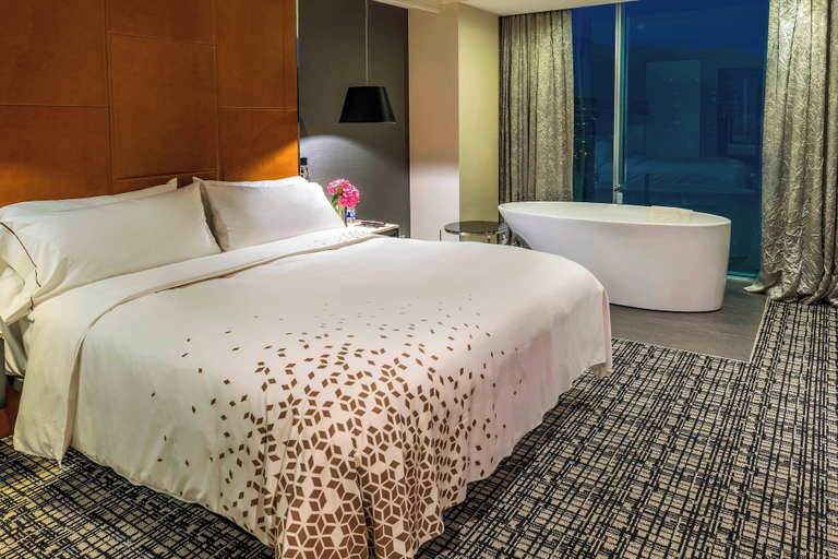 Bedroom 3, Renaissance Santiago Hotel by Marriott, Santiago