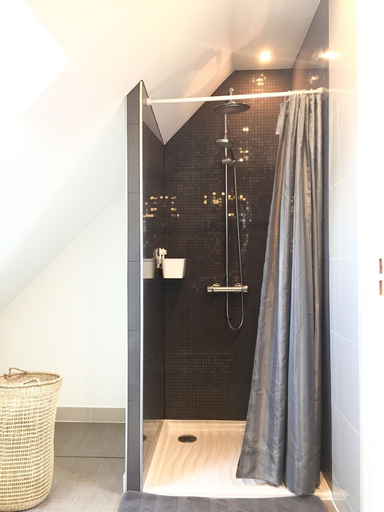 Bathroom 5, Un Figuier Dans Notre Jardin, Loiret