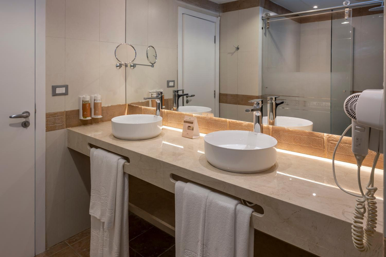 Bathroom 22