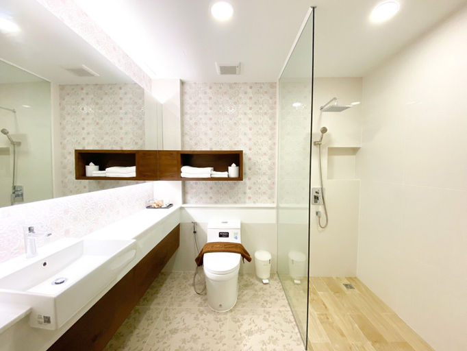 Bathroom 7