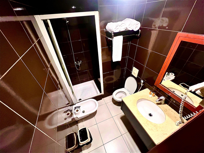 Bathroom 5, Ceasars Park Hotel, Beirut