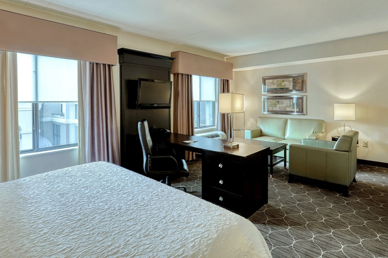 Bedroom 4, Hampton Inn & Suites Parsippany/North, Morris
