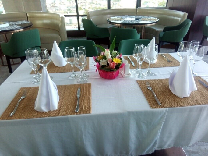 Food & Drinks 5, CIKA Golden Hotel and Suites, Golfe (incl Lomé)