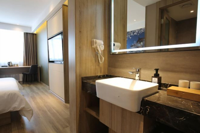Bathroom 3, Yilong Anyun Hotel (Rudong Chahe Middle School), Nantong